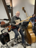 10 Jahre Reinhard Bassist in der Voiceful-Band